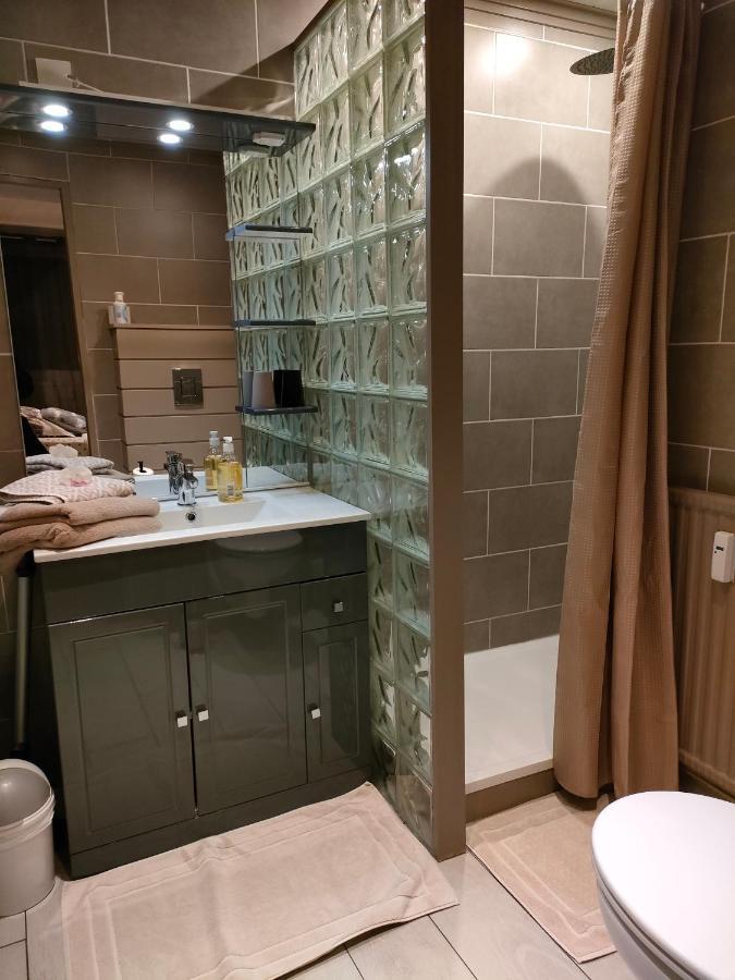 Superbe 2** Rénové A Neuf Idéalement Placé Aix-les-Bains